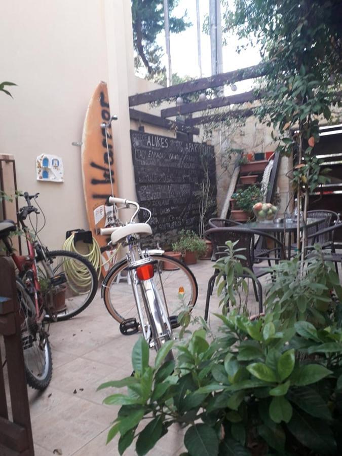 Alikes Apartments Close To International Airport And Rafina Port アルテミダ エクステリア 写真