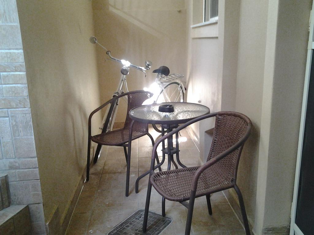 Alikes Apartments Close To International Airport And Rafina Port アルテミダ エクステリア 写真