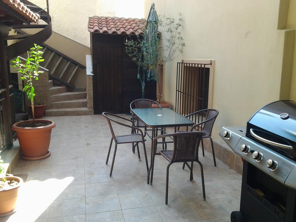 Alikes Apartments Close To International Airport And Rafina Port アルテミダ エクステリア 写真