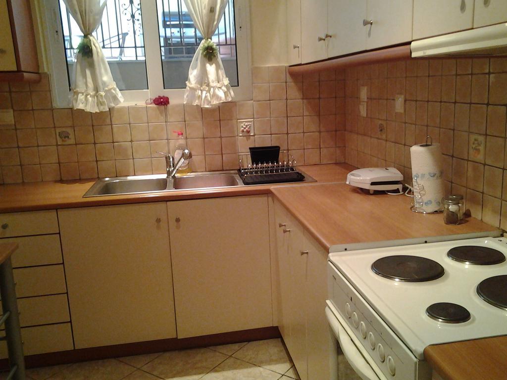Alikes Apartments Close To International Airport And Rafina Port アルテミダ エクステリア 写真
