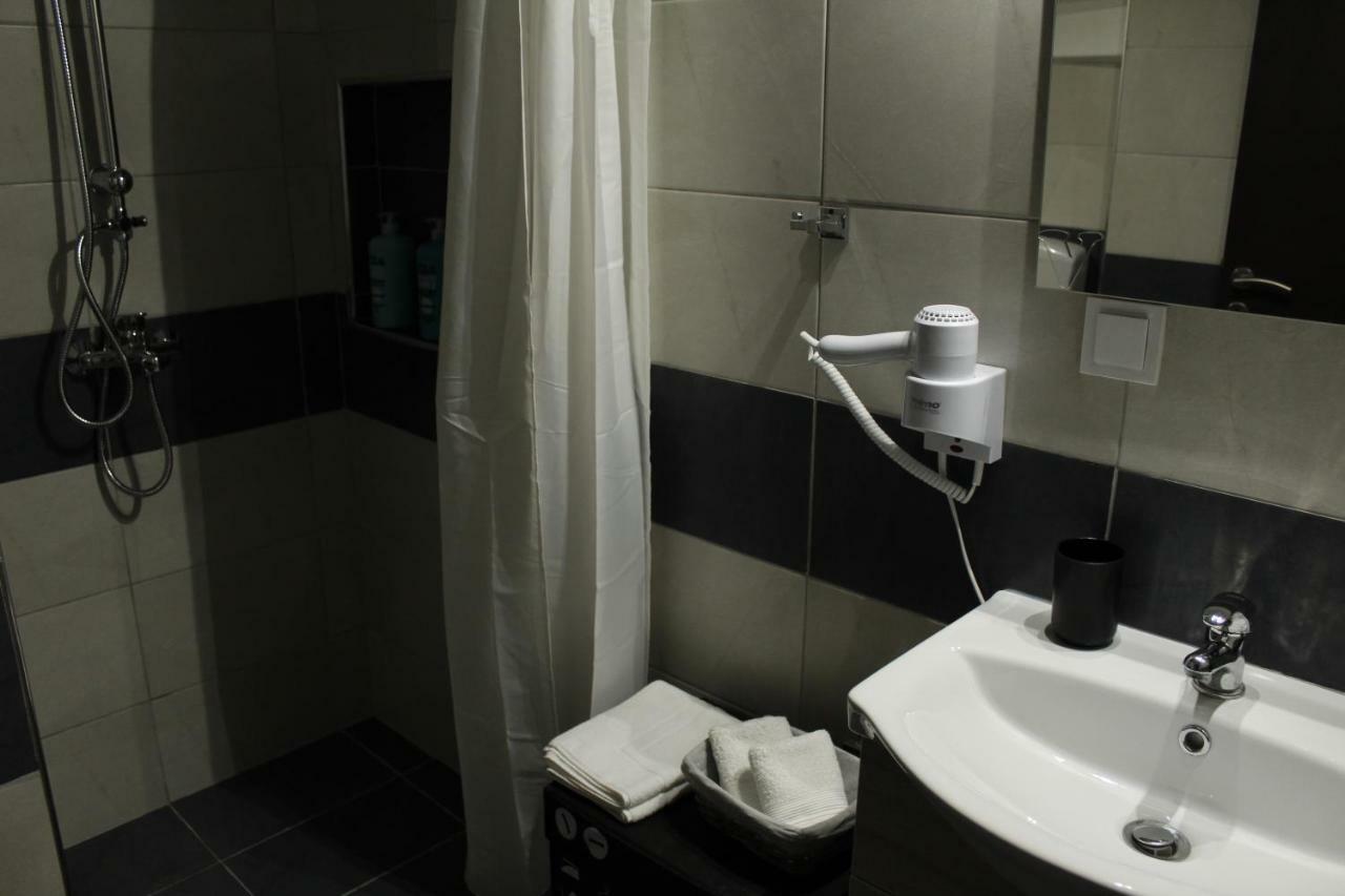 Alikes Apartments Close To International Airport And Rafina Port アルテミダ エクステリア 写真