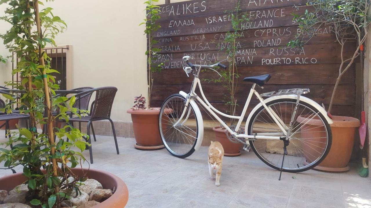 Alikes Apartments Close To International Airport And Rafina Port アルテミダ エクステリア 写真